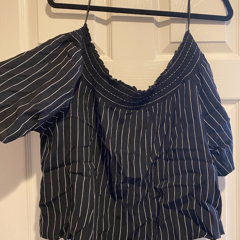 Pull and bear off the shoulder top